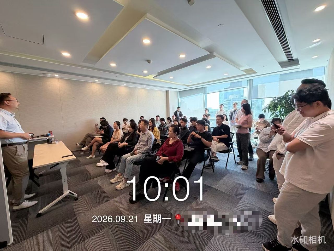周一例会现场（四）
